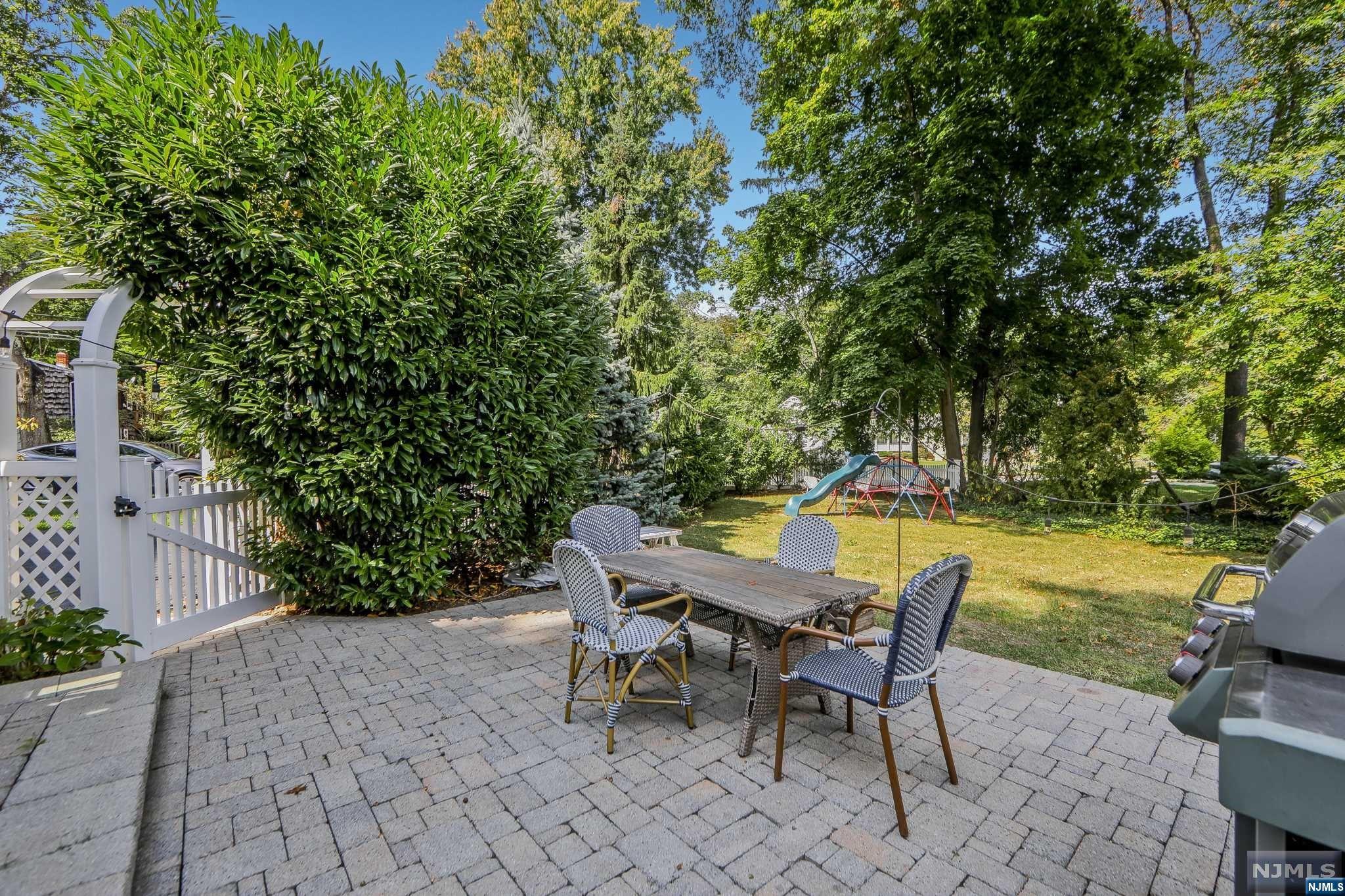 21 E Glen Avenue