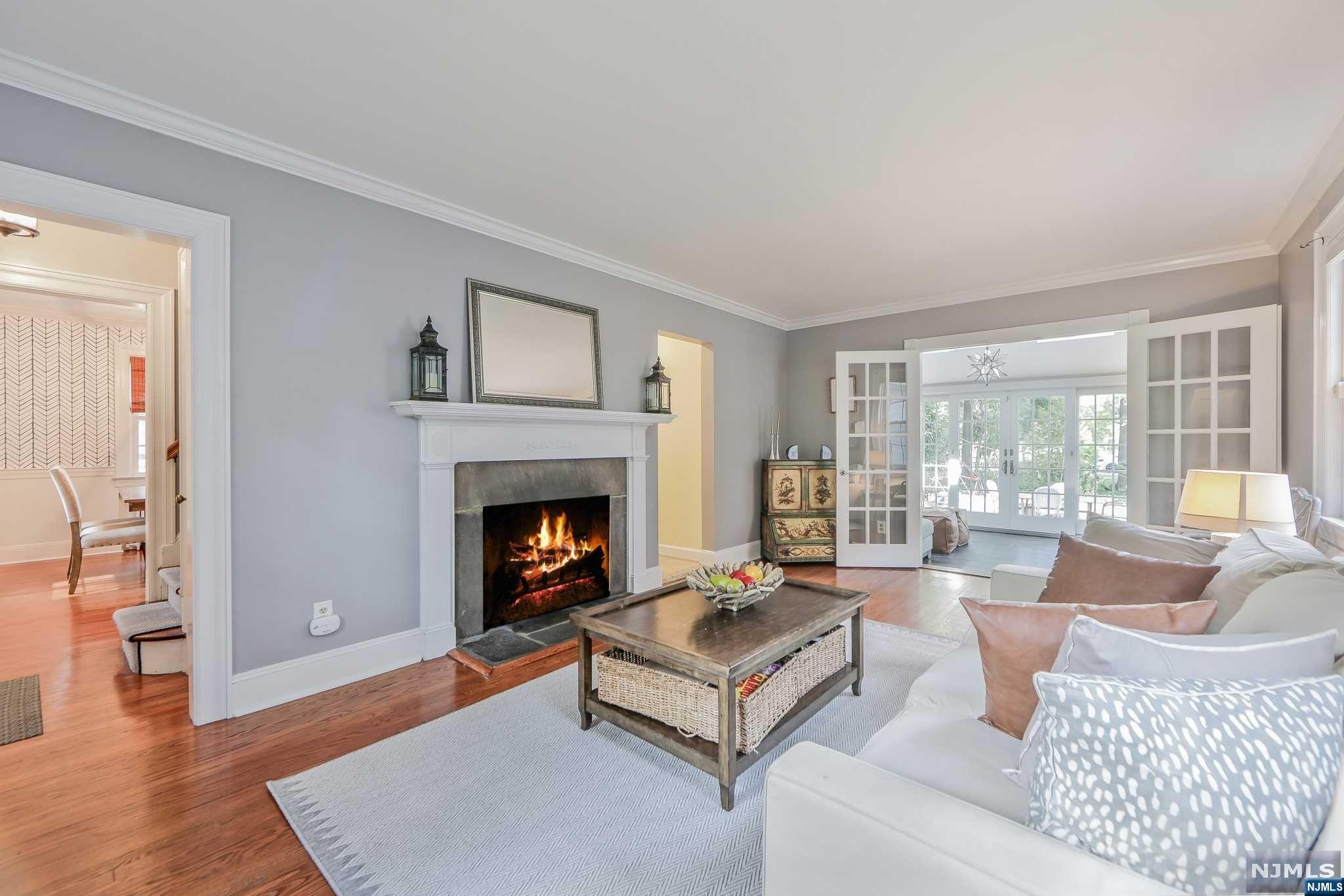 21 E Glen Avenue