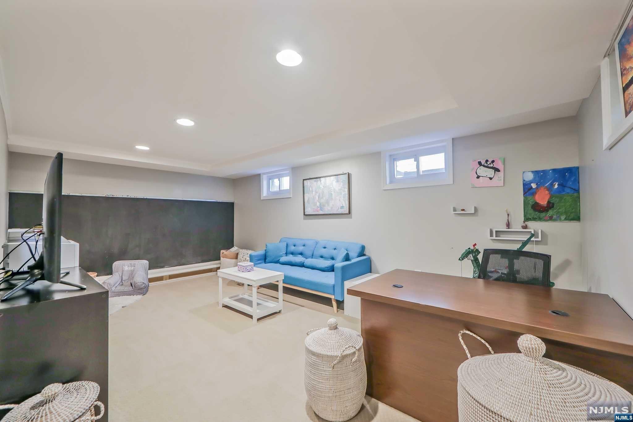 21 E Glen Avenue
