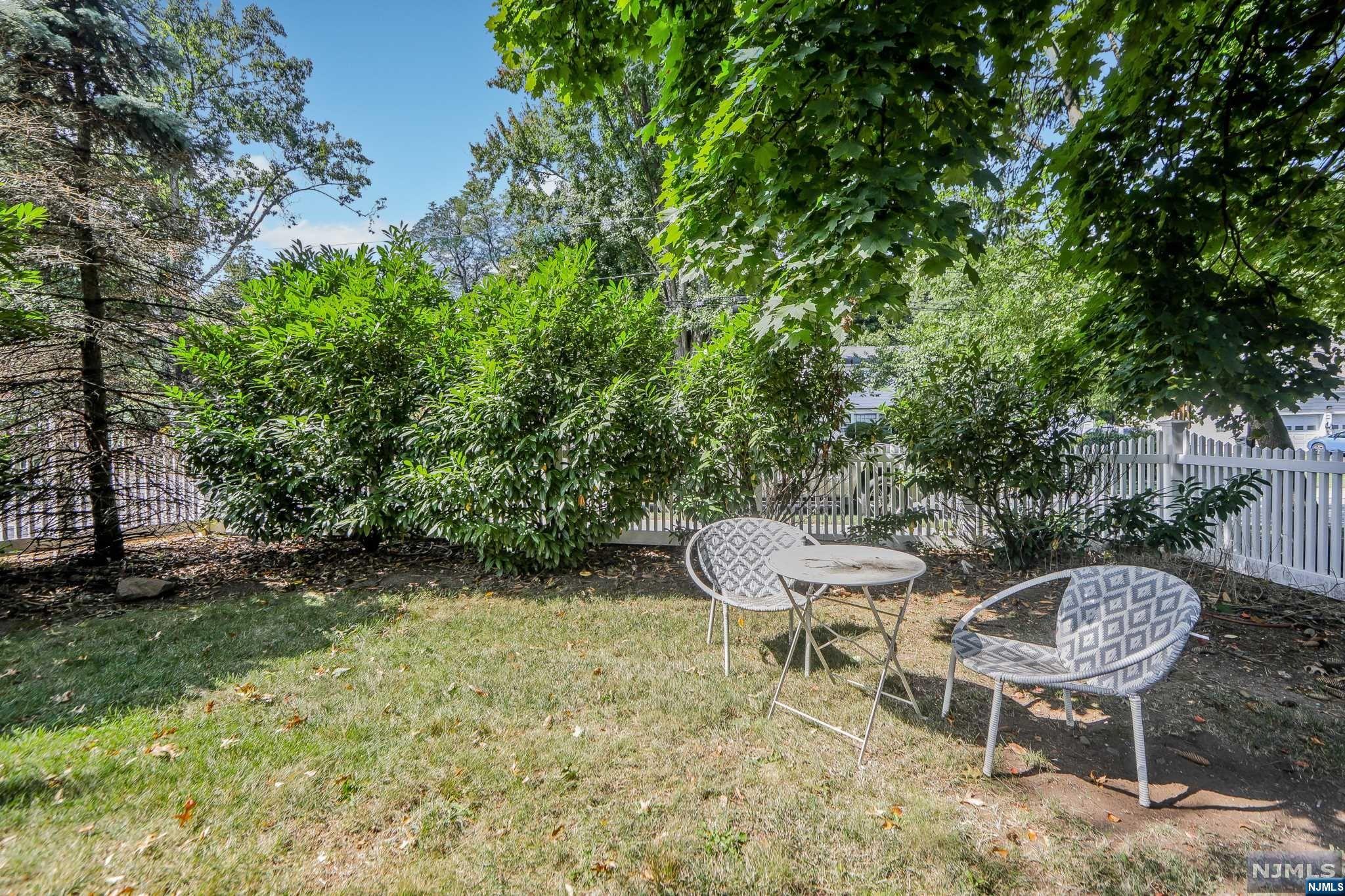 21 E Glen Avenue