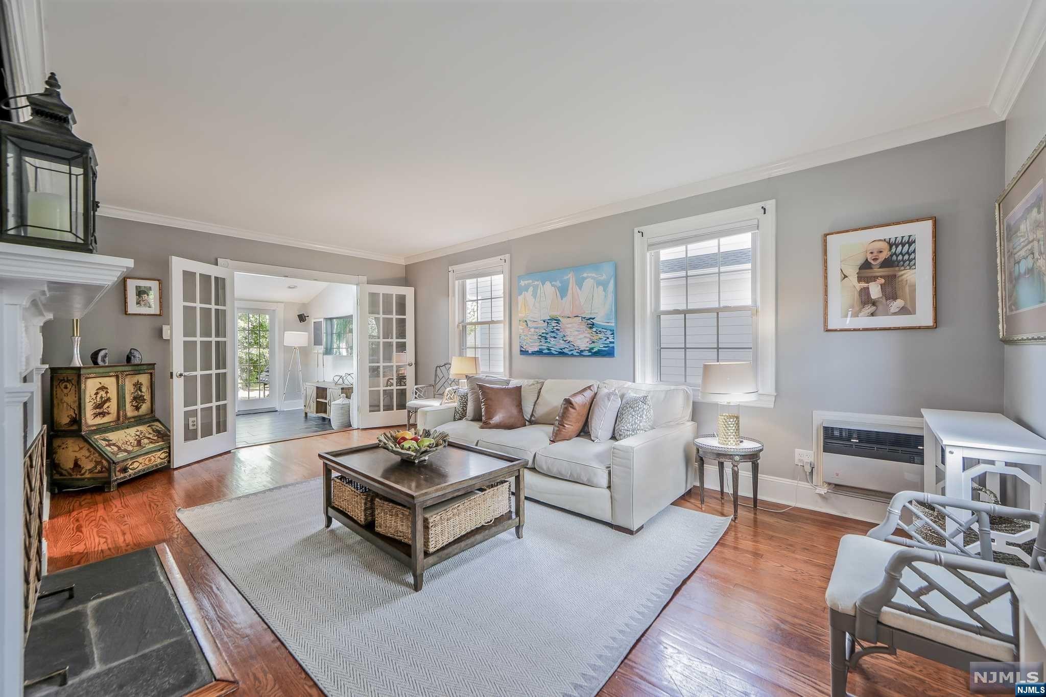 21 E Glen Avenue