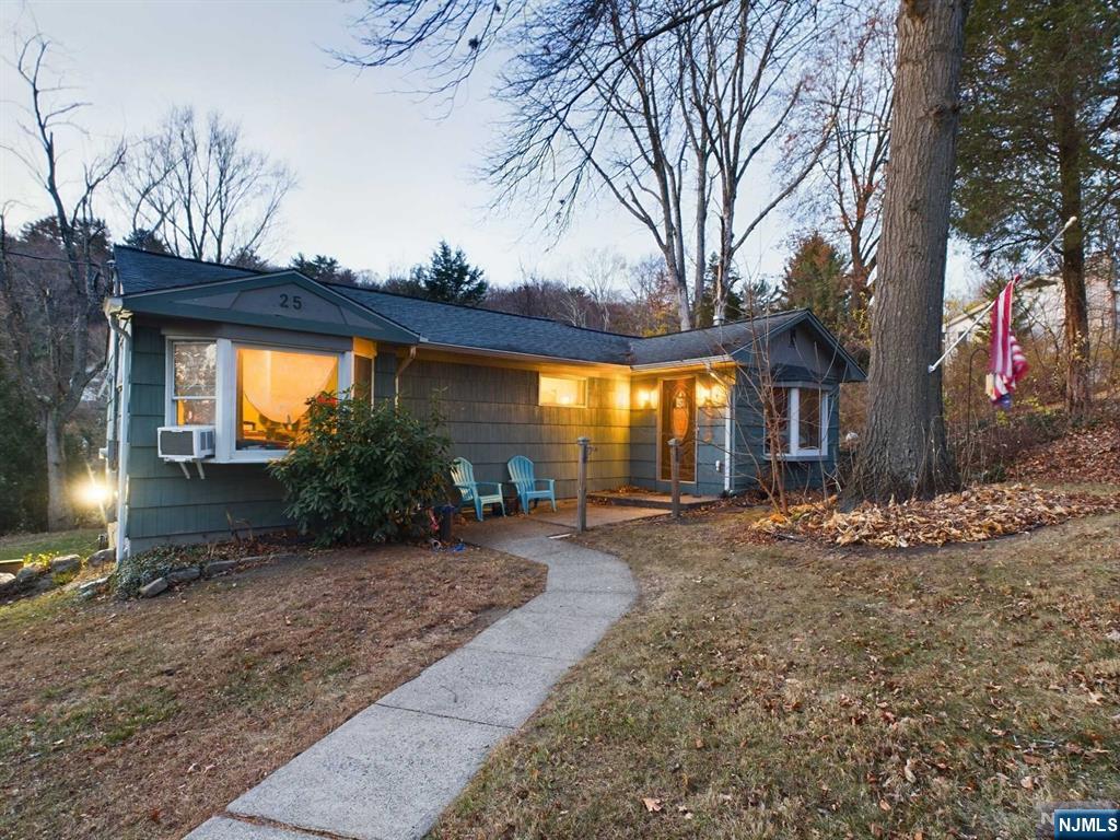25 Grandview Lane