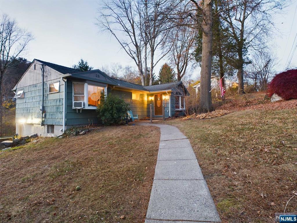 25 Grandview Lane