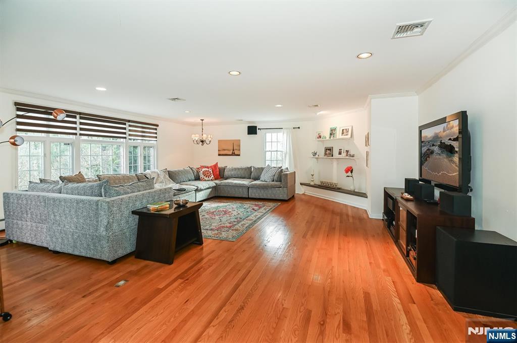 275 Dunham Place