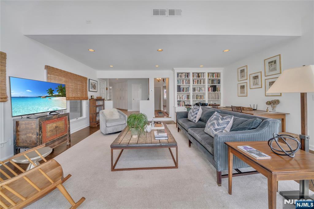 338 Heights Road