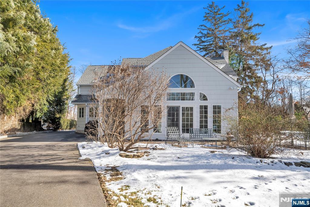 338 Heights Road