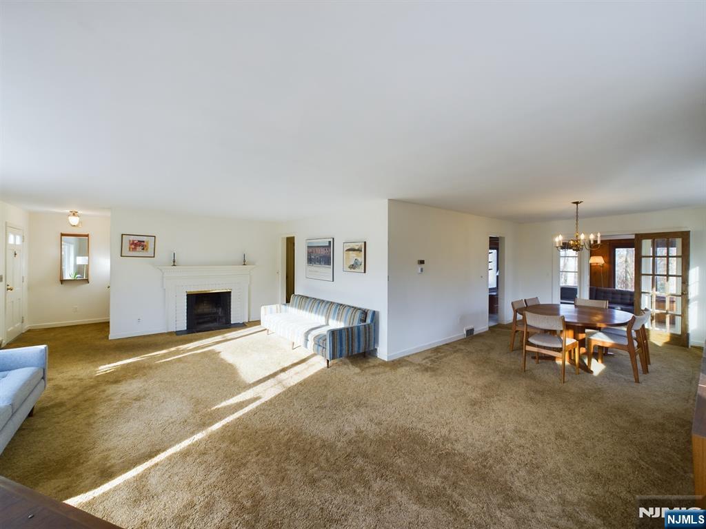 731 Upper Boulevard
