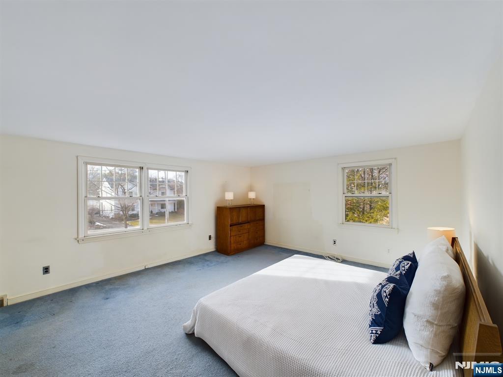 731 Upper Boulevard