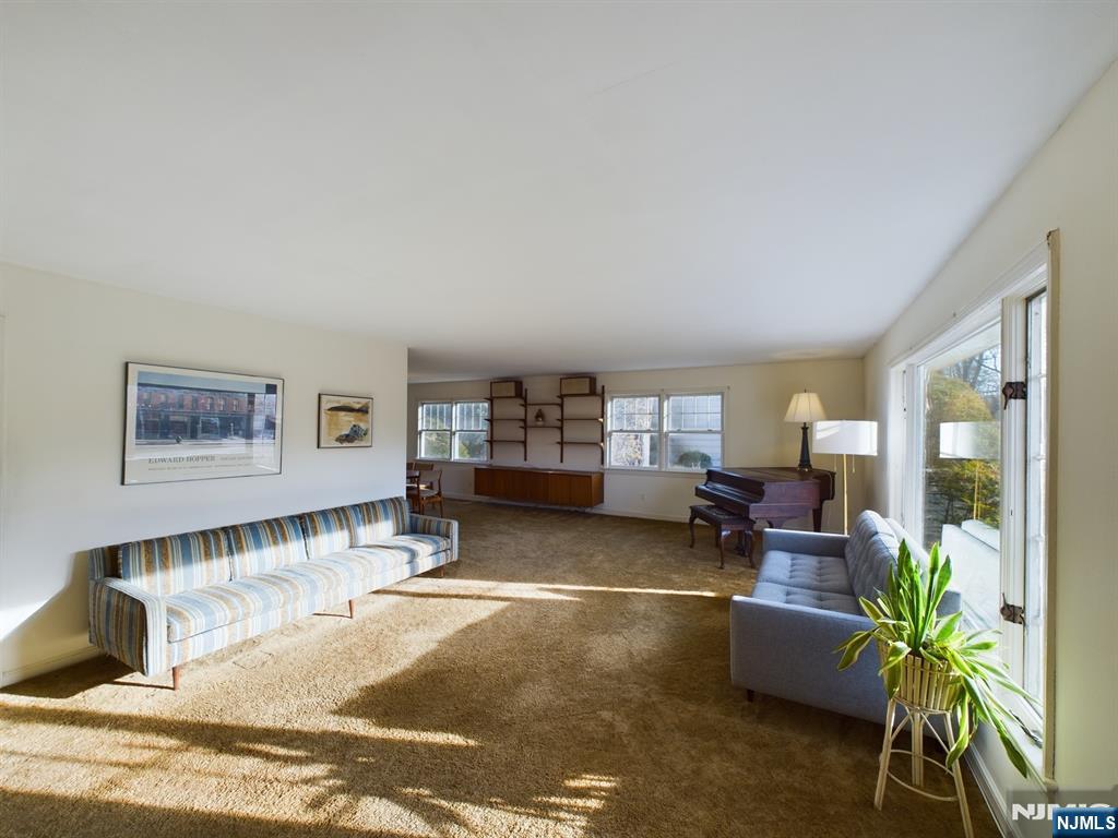 731 Upper Boulevard