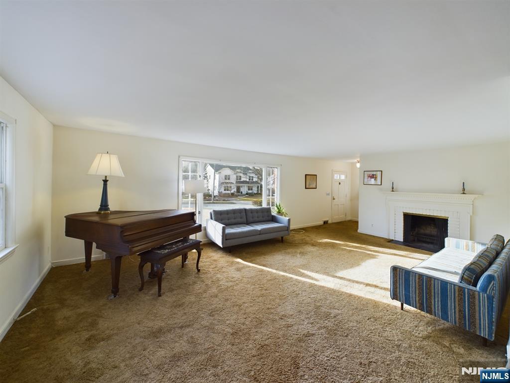 731 Upper Boulevard