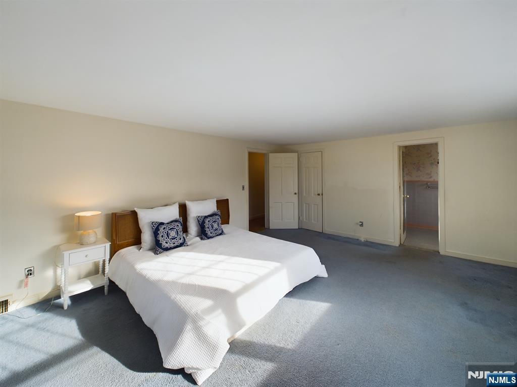 731 Upper Boulevard