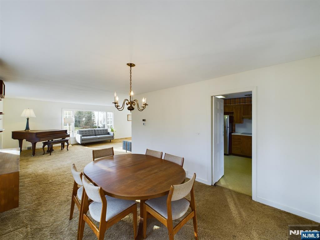 731 Upper Boulevard