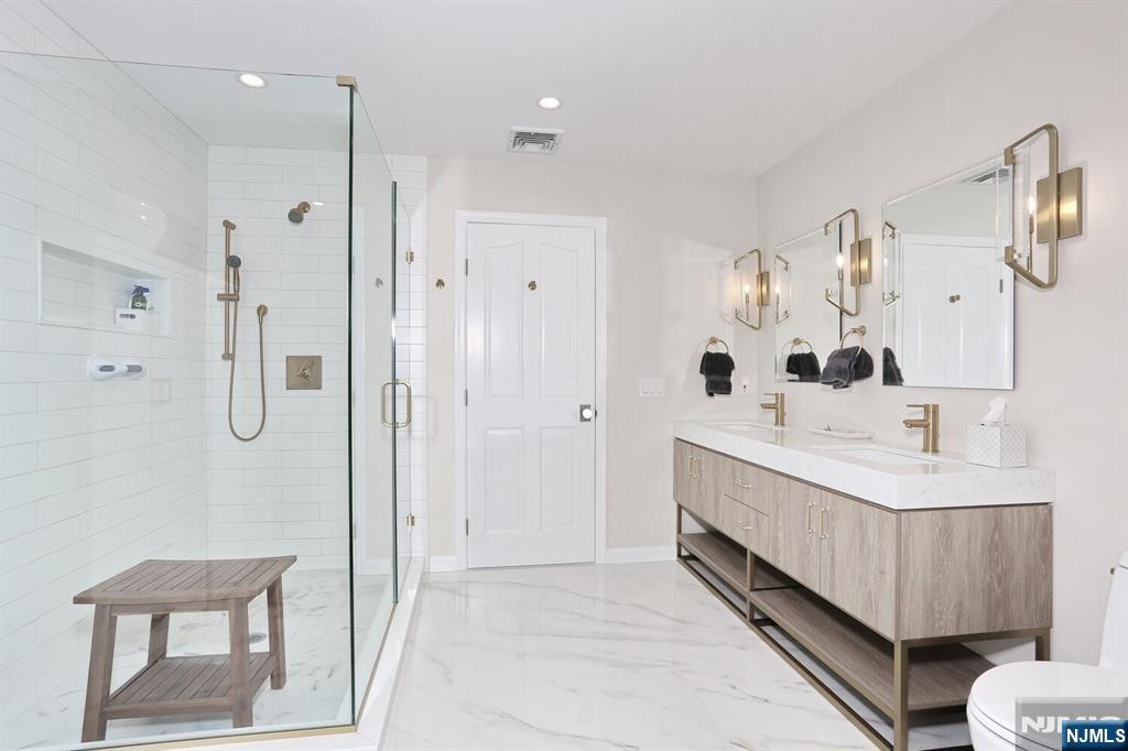 2 Normandy Court 14