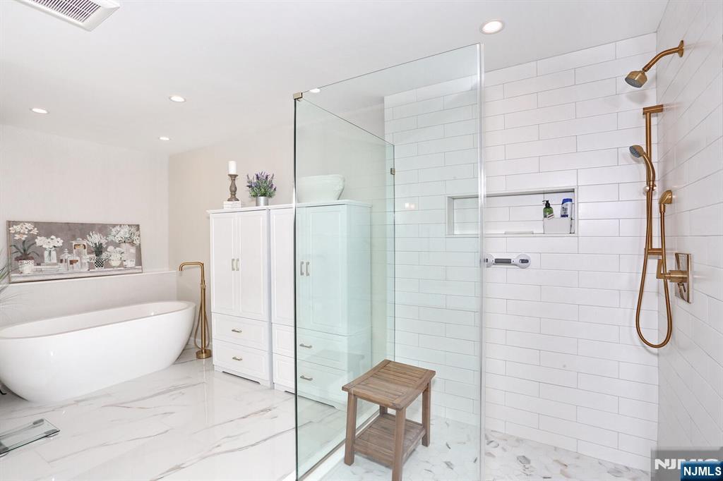 2 Normandy Court 14