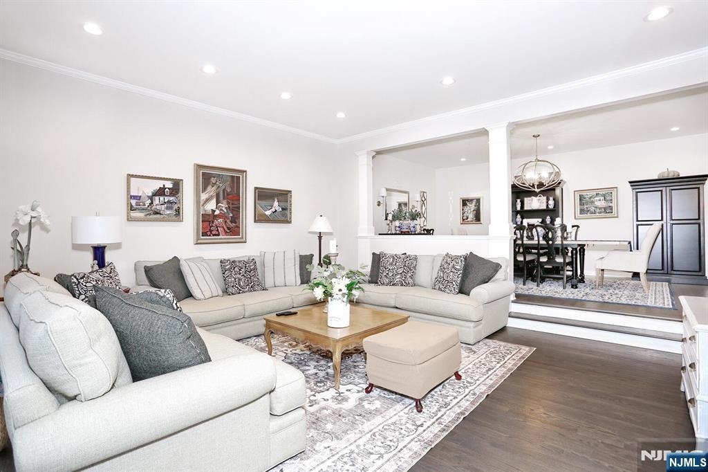2 Normandy Court 14