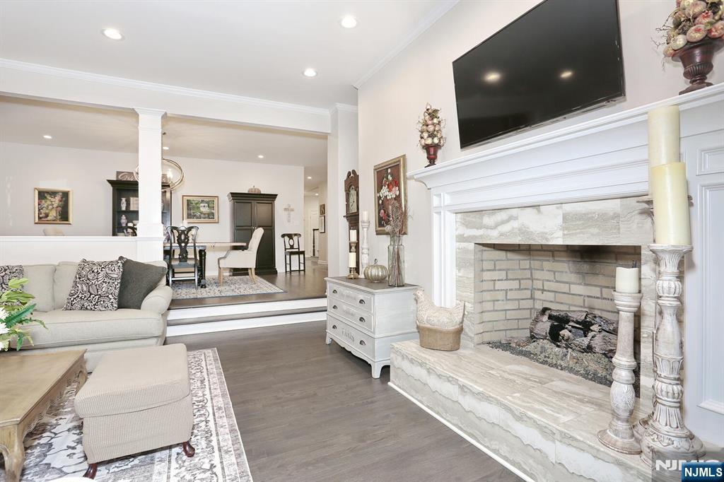 2 Normandy Court 14