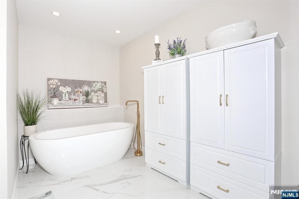 2 Normandy Court 14