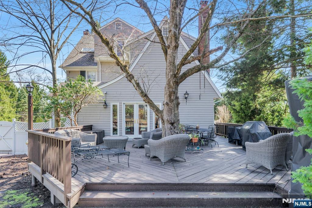 200 Lincoln Avenue