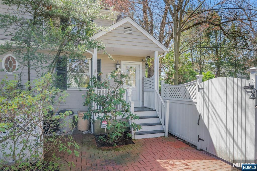 200 Lincoln Avenue