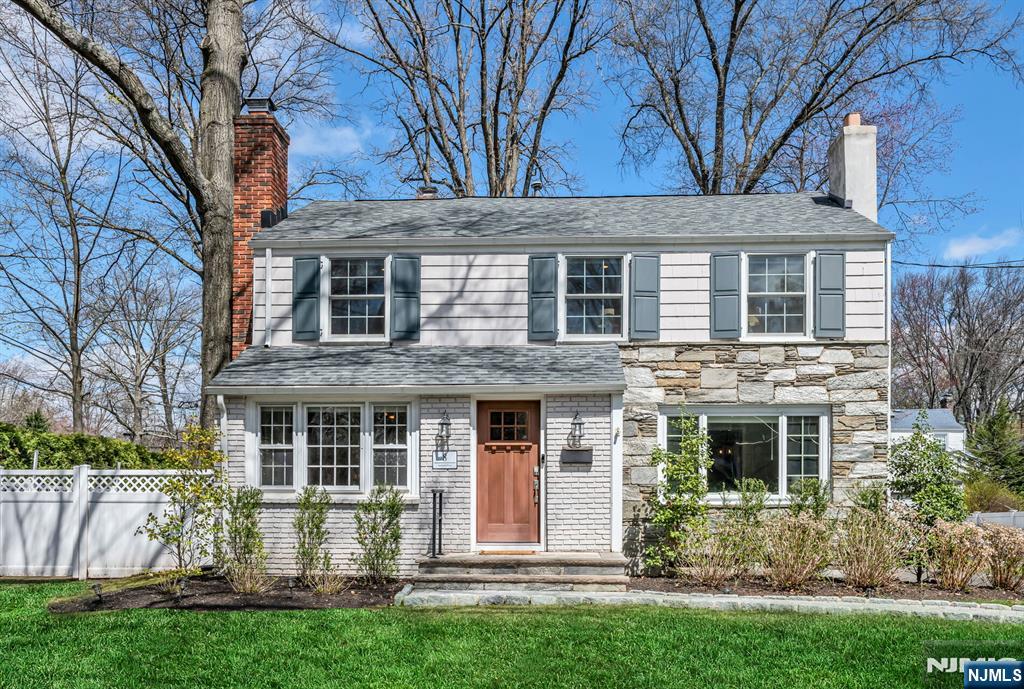 8 Amherst Place