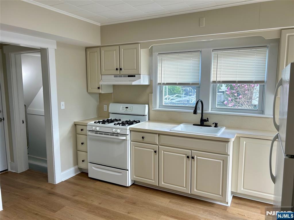 22 Walter Hammond Place 1