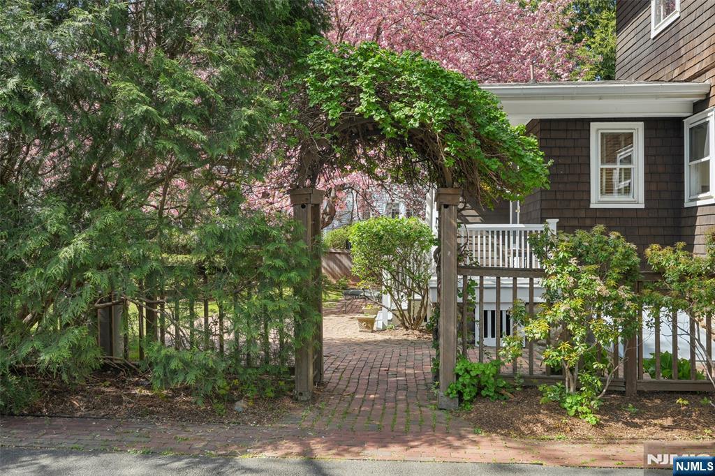 348 Prospect Street