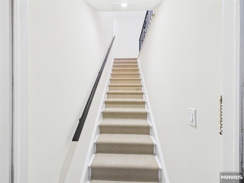 27-33 Corsa Terrace 10B