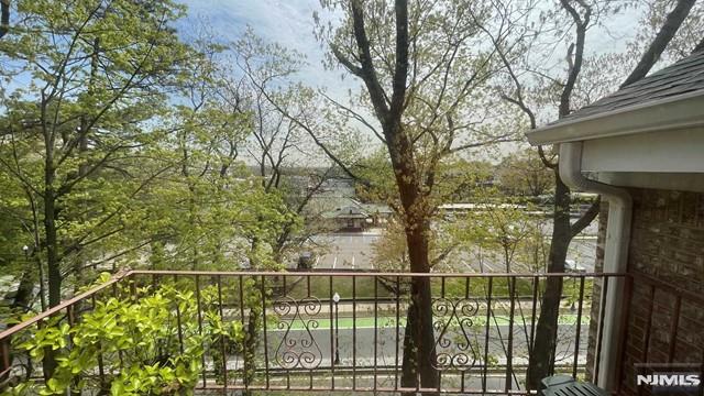 27-33 Corsa Terrace 10B