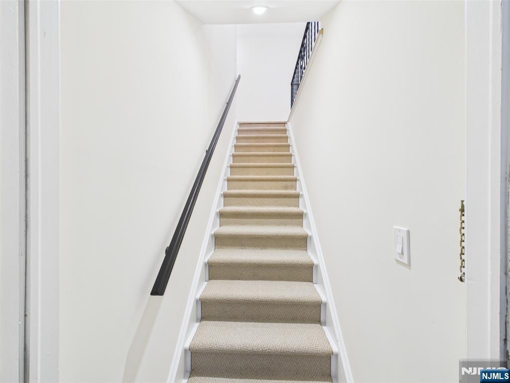27-33 Corsa Terrace 10B
