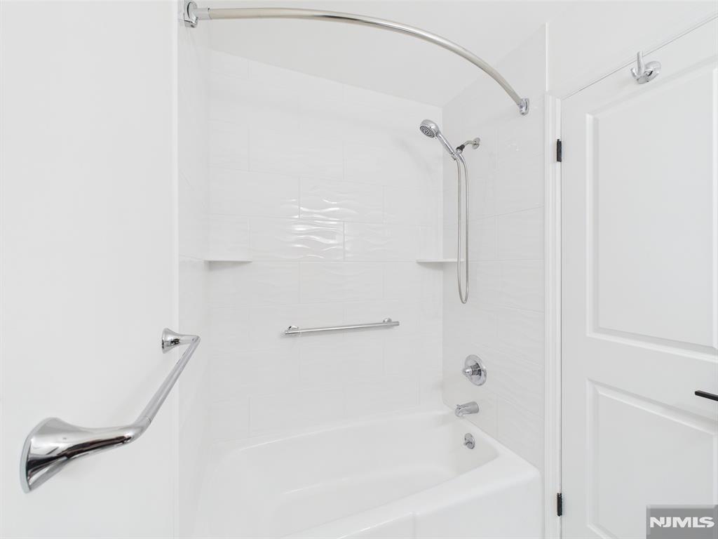 27-33 Corsa Terrace 10B