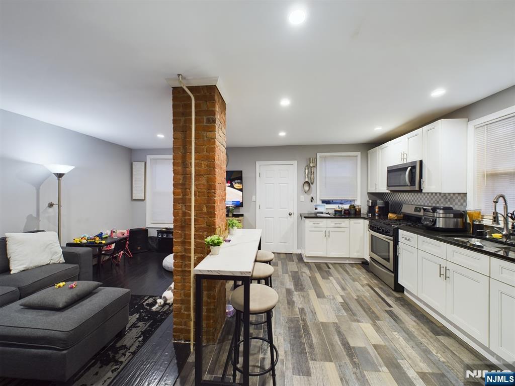 23 Riverside Place