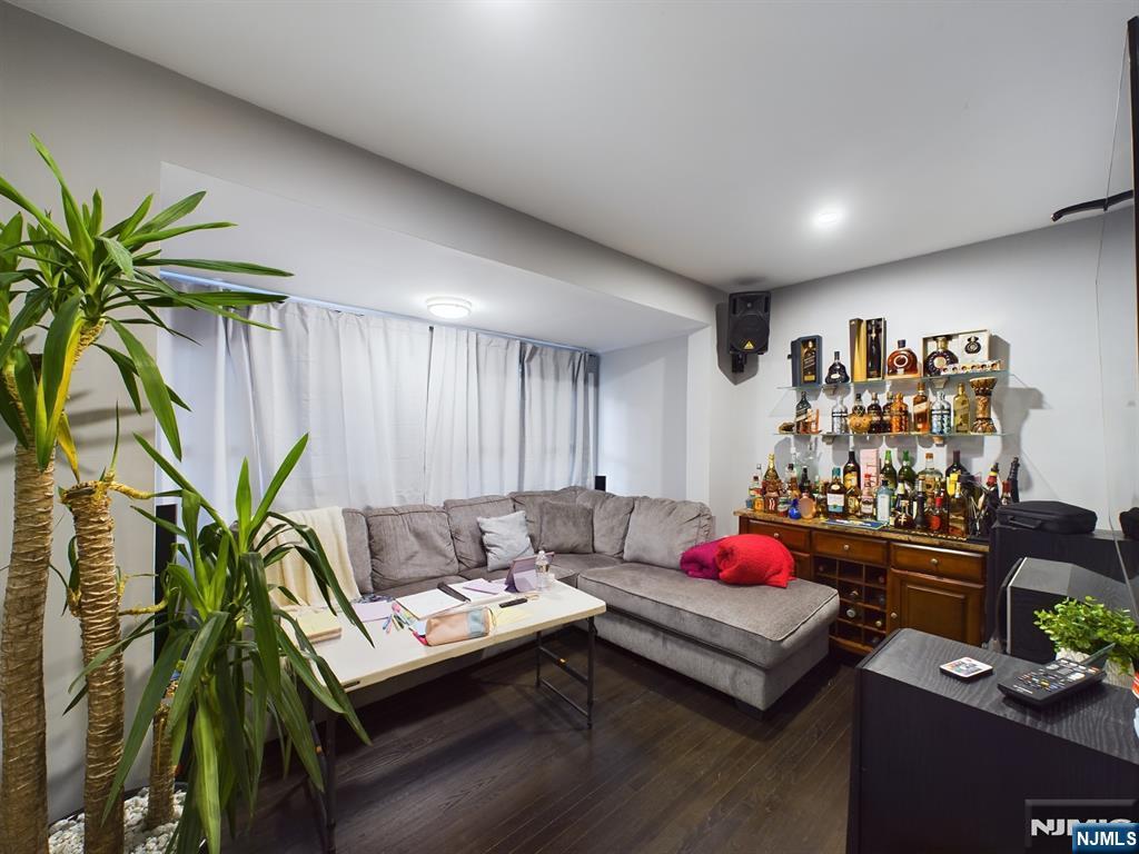 23 Riverside Place