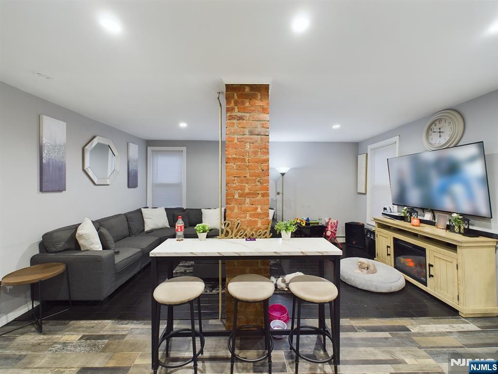 23 Riverside Place