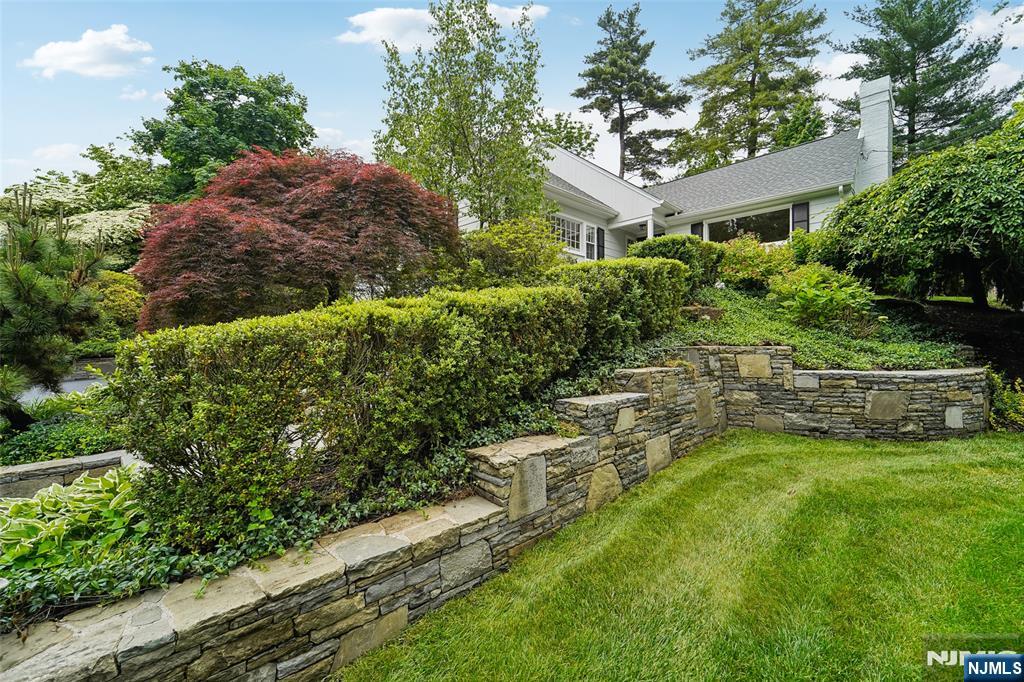 100 Crest Road