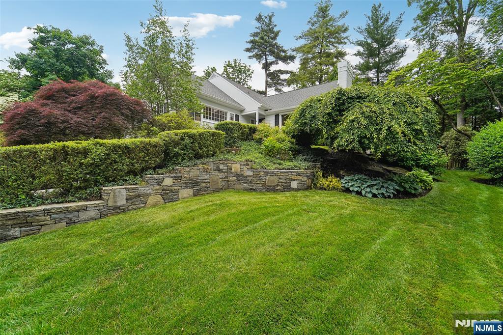 100 Crest Road
