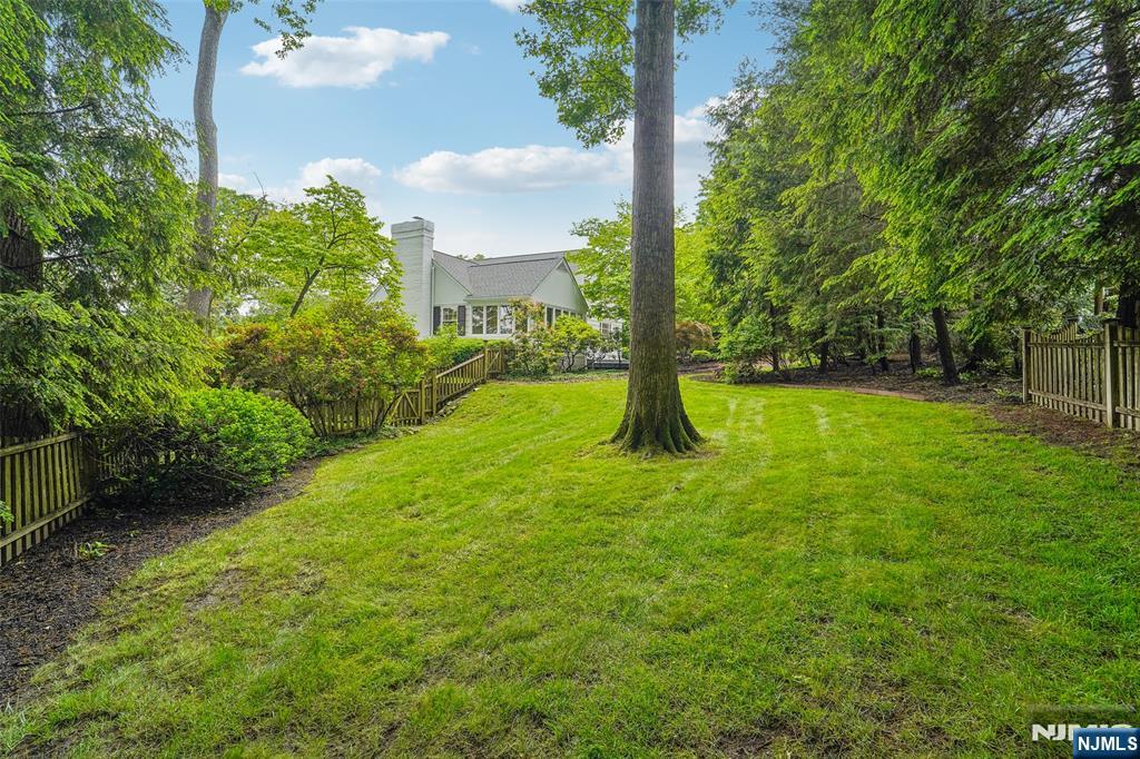 100 Crest Road