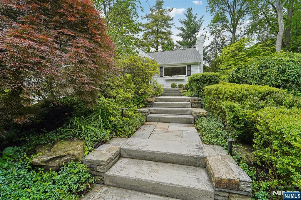 100 Crest Road