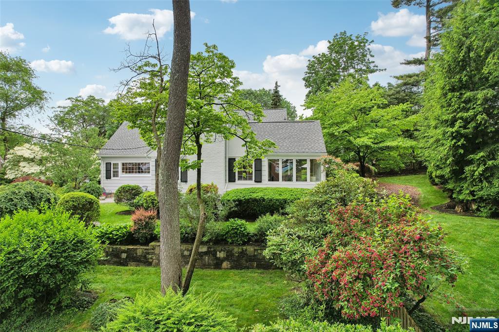 100 Crest Road