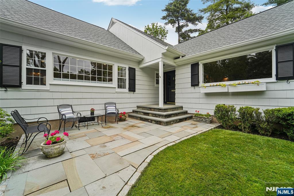 100 Crest Road
