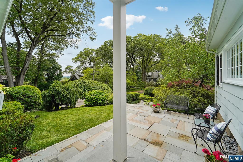 100 Crest Road