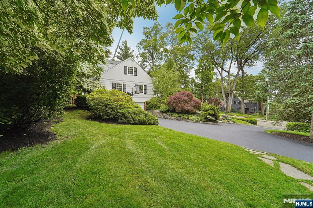 100 Crest Road