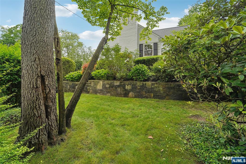 100 Crest Road