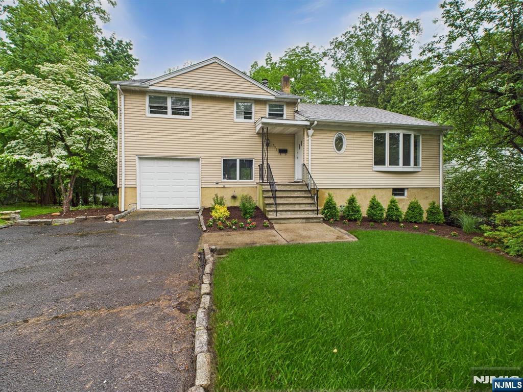 995 Andover Terrace