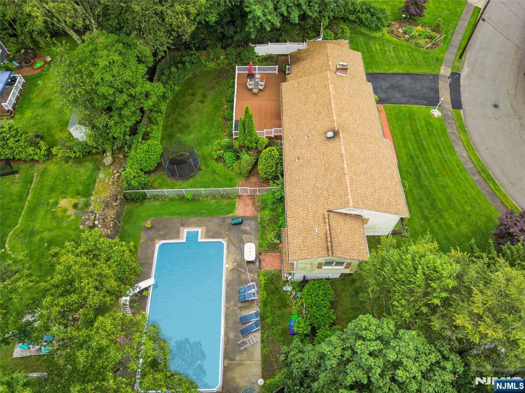 7 Meadow Court