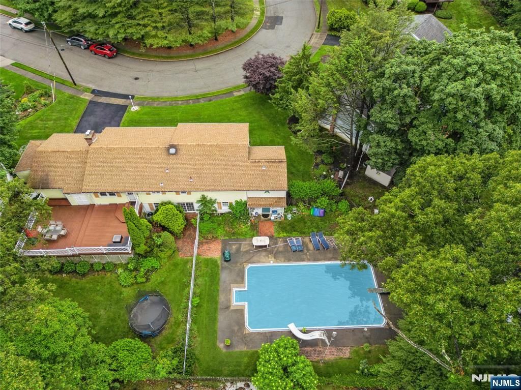 7 Meadow Court