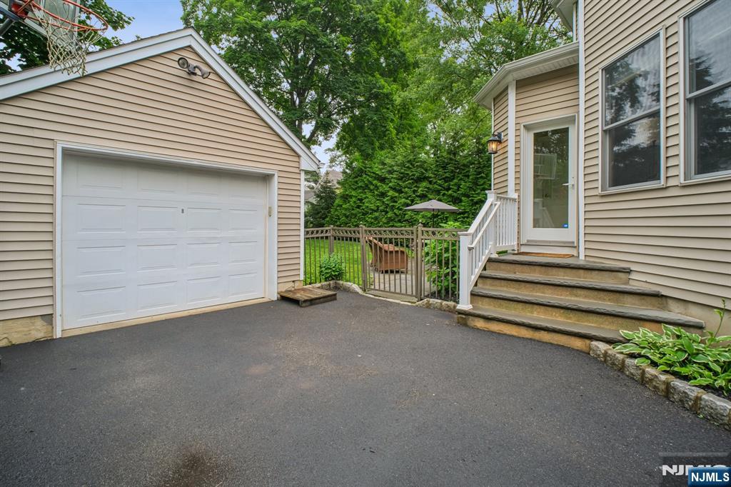 519 Laurel Road