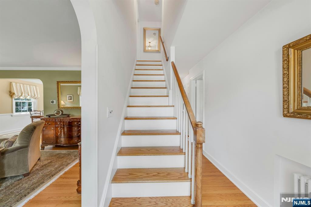 17 Crescent Place