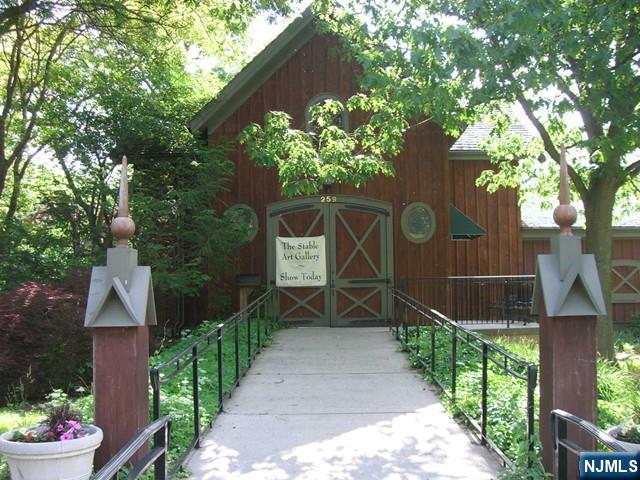 276 N Maple Avenue