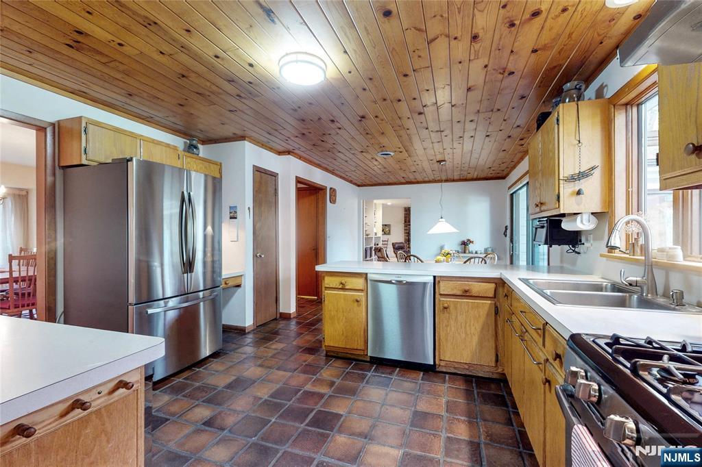 7 Birchwood Lane