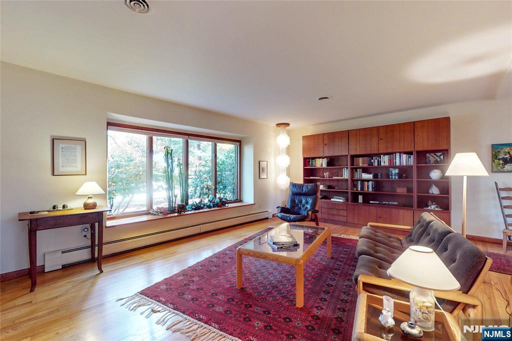 7 Birchwood Lane